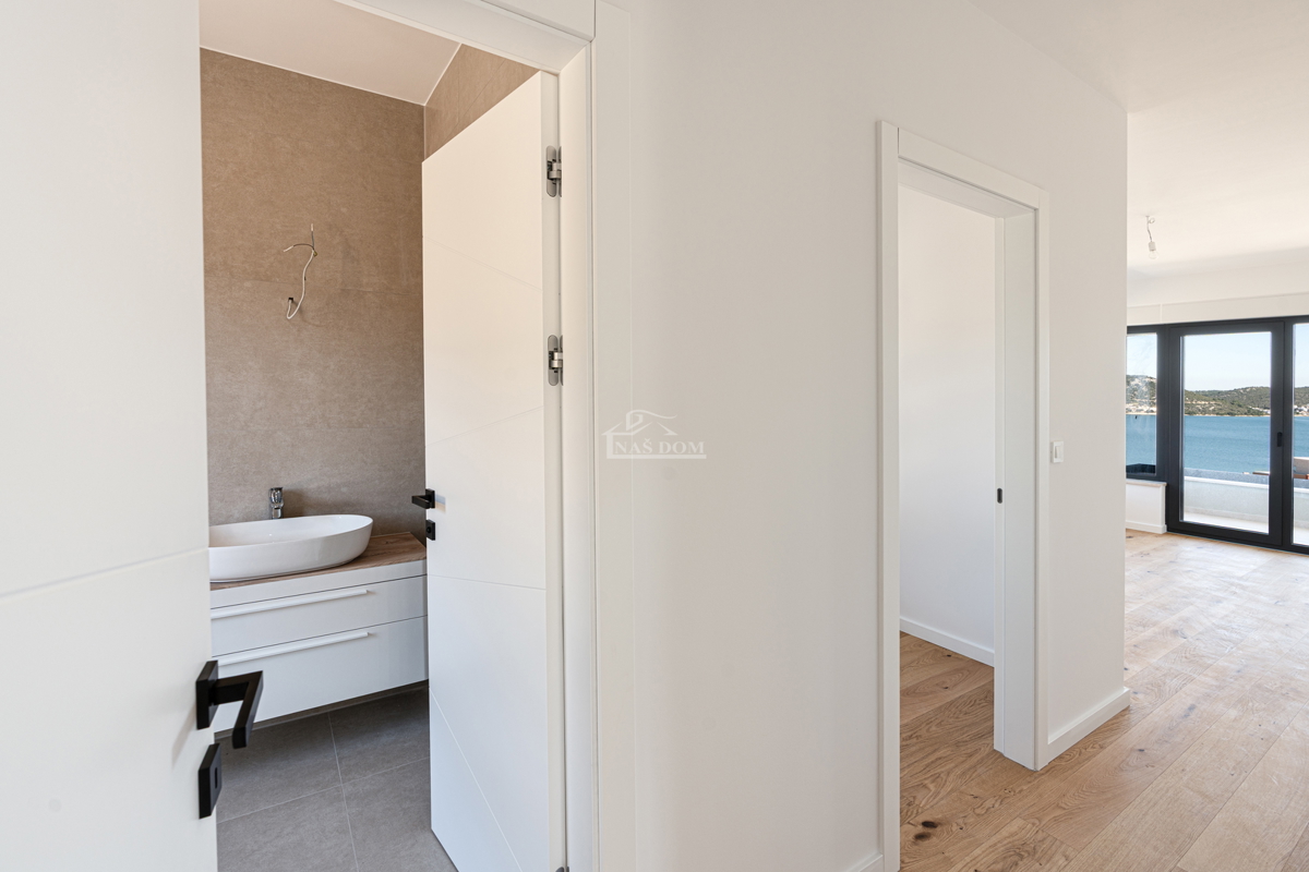 Luksuzna vila s panoramskim pogledom na morje – Betina, otok Murter