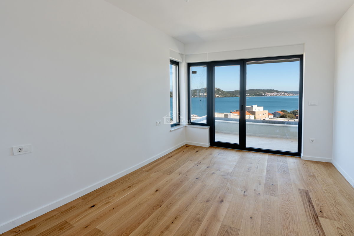 Luksuzna vila s panoramskim pogledom na morje – Betina, otok Murter