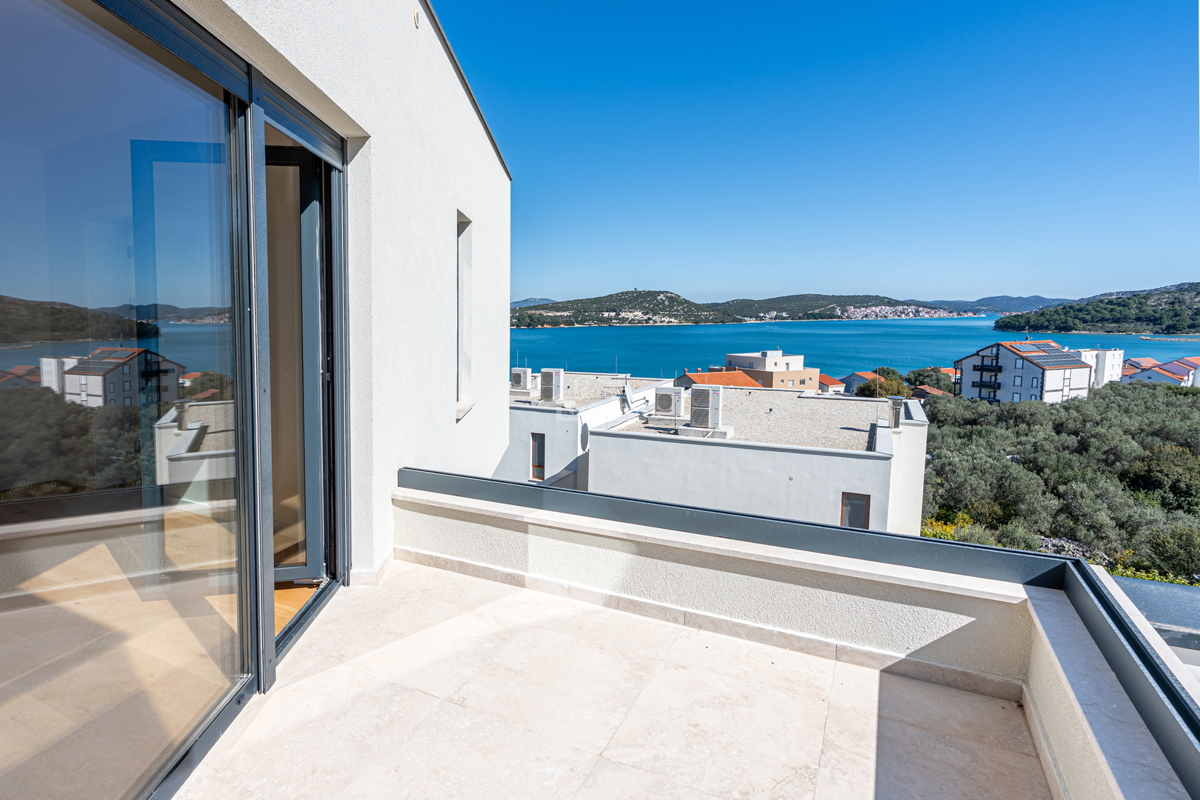 Luksuzna vila s panoramskim pogledom na morje – Betina, otok Murter