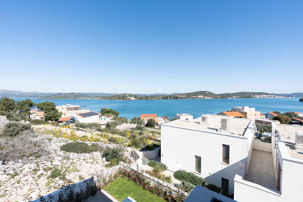 Luksuzna vila s panoramskim pogledom na morje – Betina, otok Murter
