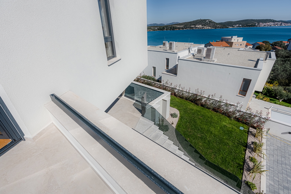 Luksuzna vila s panoramskim pogledom na morje – Betina, otok Murter