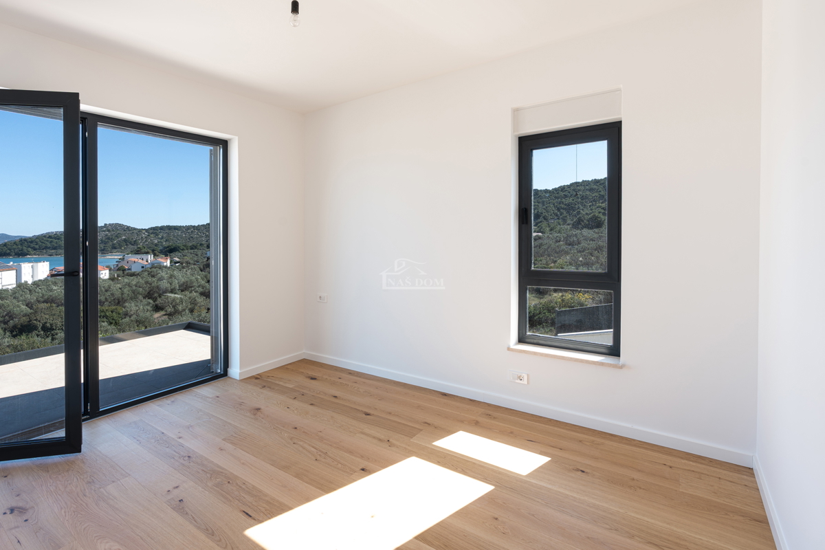 Luksuzna vila s panoramskim pogledom na morje – Betina, otok Murter