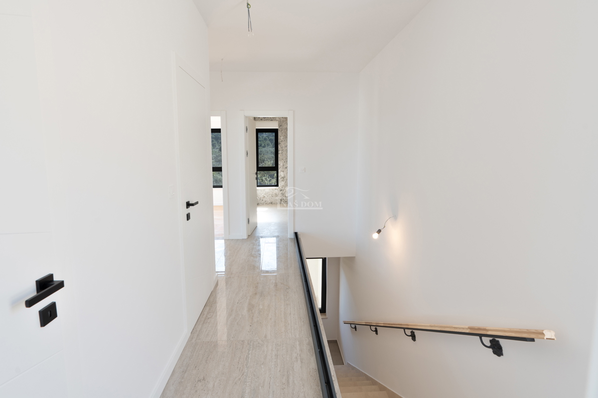 Luksuzna vila s panoramskim pogledom na morje – Betina, otok Murter