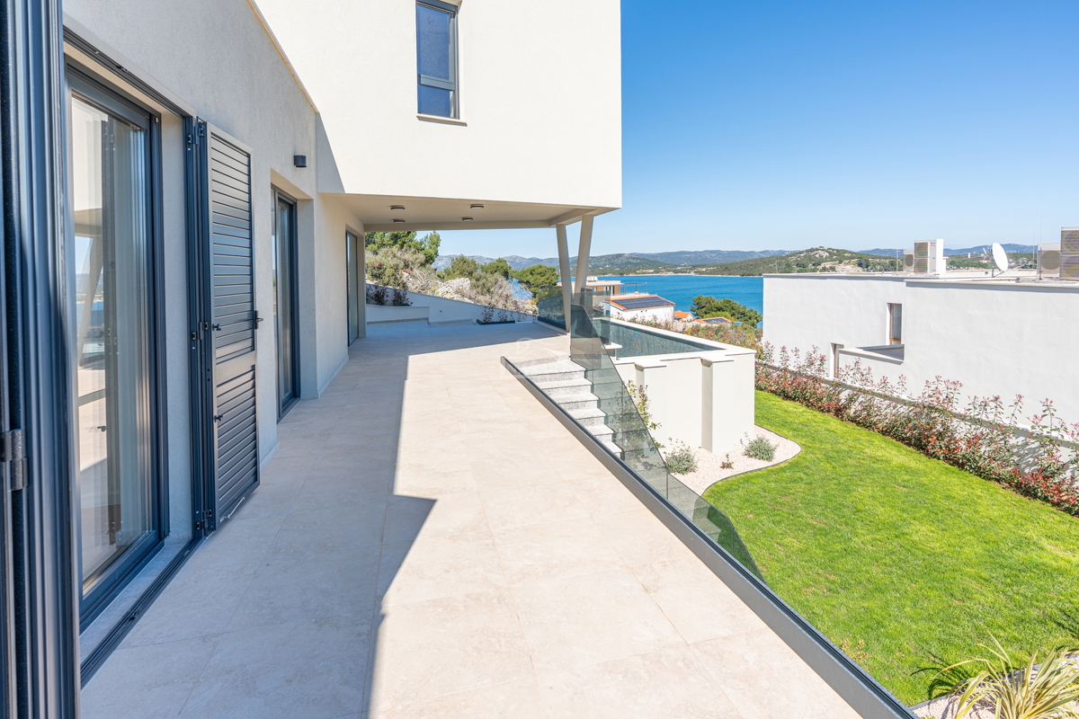 Luksuzna vila s panoramskim pogledom na morje – Betina, otok Murter