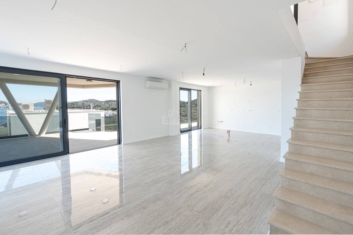 Luksuzna vila s panoramskim pogledom na morje – Betina, otok Murter