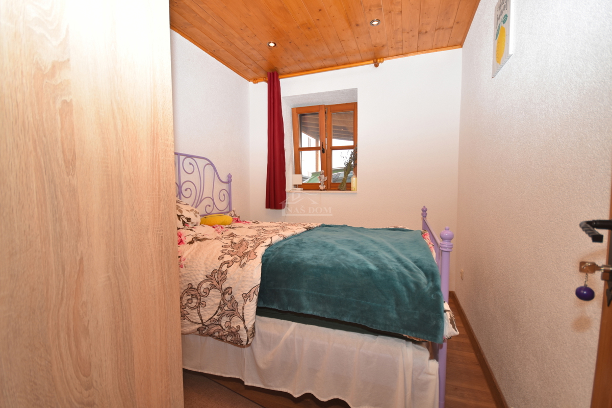 Putičanje - *PRILOŽNOST* posest s hišama, bazenom, urejenim vrtom