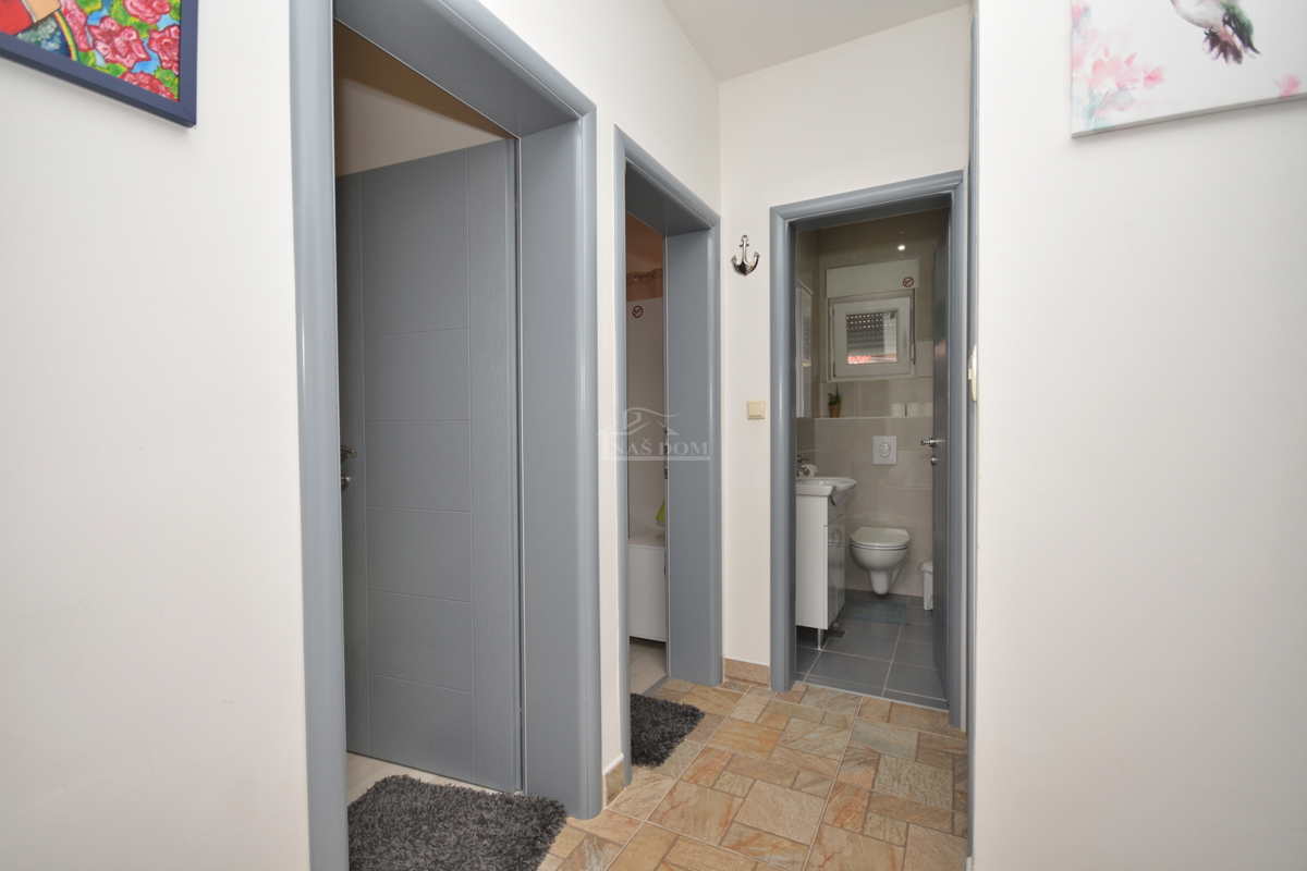 Putičanje - *PRILOŽNOST* posest s hišama, bazenom, urejenim vrtom