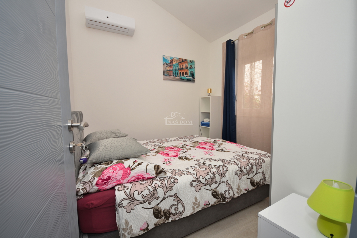 Putičanje - *PRILOŽNOST* ZNIŽANO - posestvo z dvema hišama, bazenom, urejenim vrtom