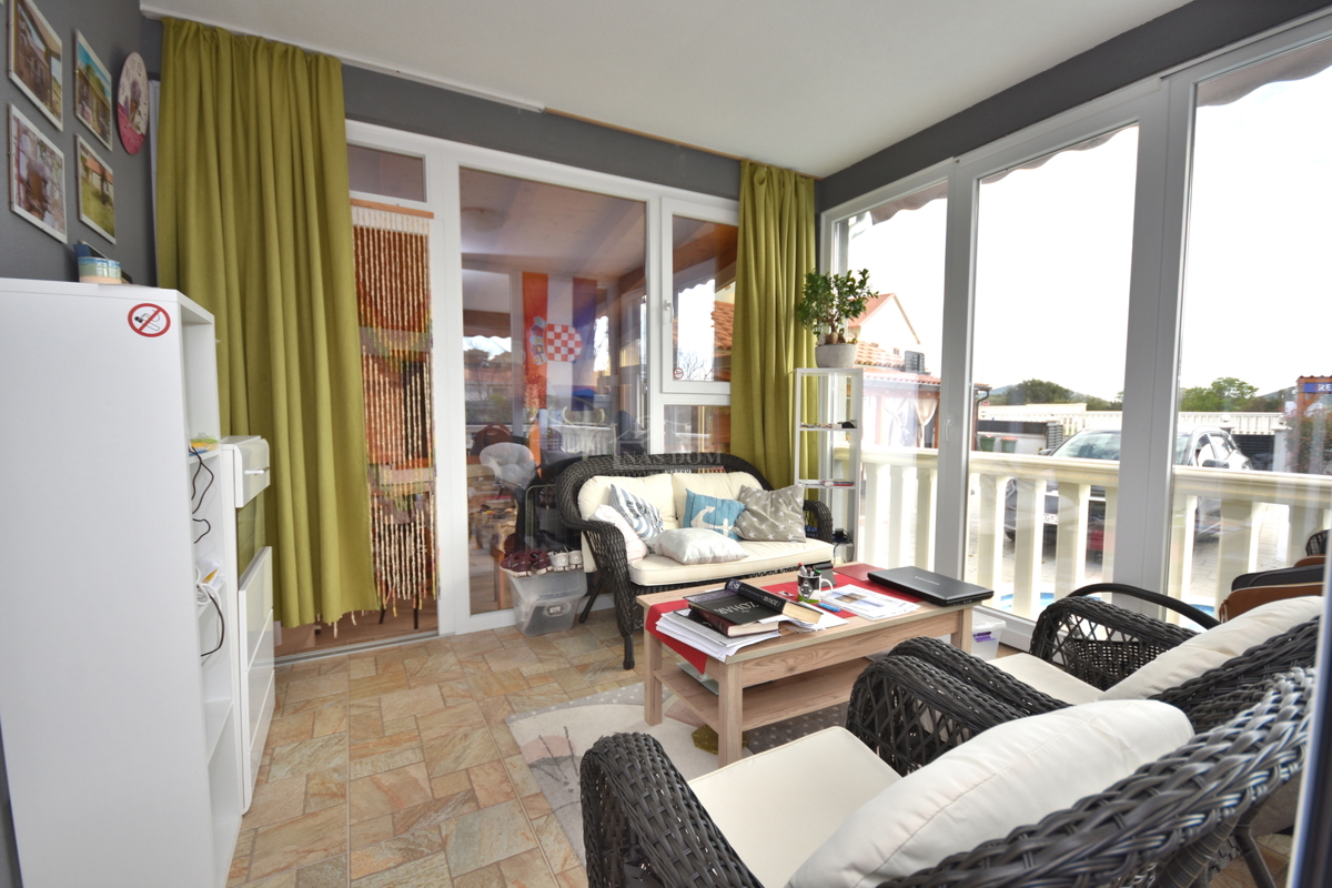 Putičanje - *PRILOŽNOST* posest s hišama, bazenom, urejenim vrtom