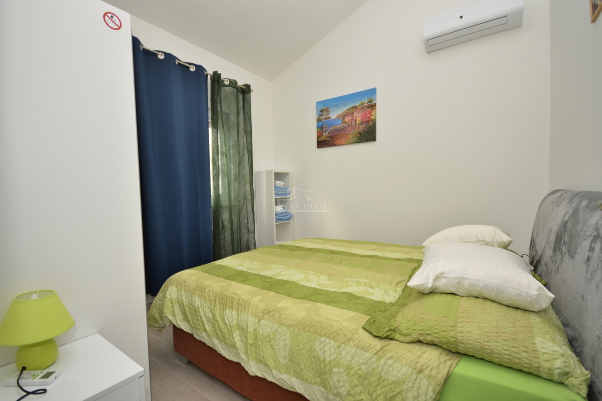 Putičanje - *PRILOŽNOST* posest s hišama, bazenom, urejenim vrtom