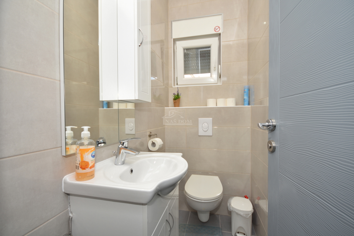 Putičanje - *PRILOŽNOST* posest s hišama, bazenom, urejenim vrtom