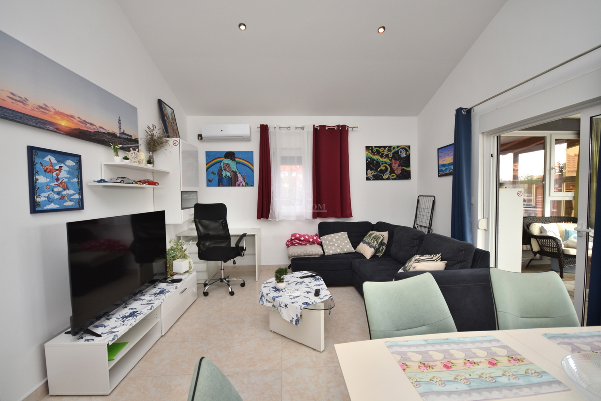 Putičanje - *PRILOŽNOST* posest s hišama, bazenom, urejenim vrtom