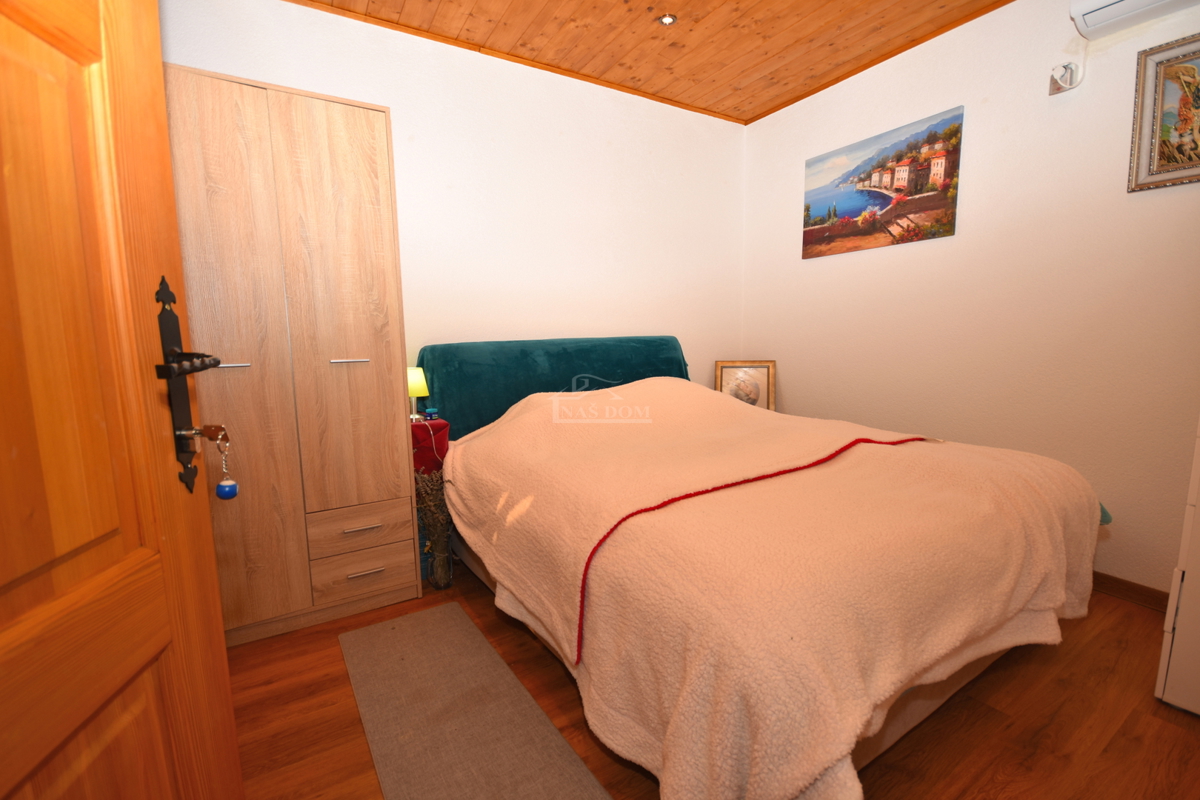 Putičanje - *PRILOŽNOST* posest s hišama, bazenom, urejenim vrtom