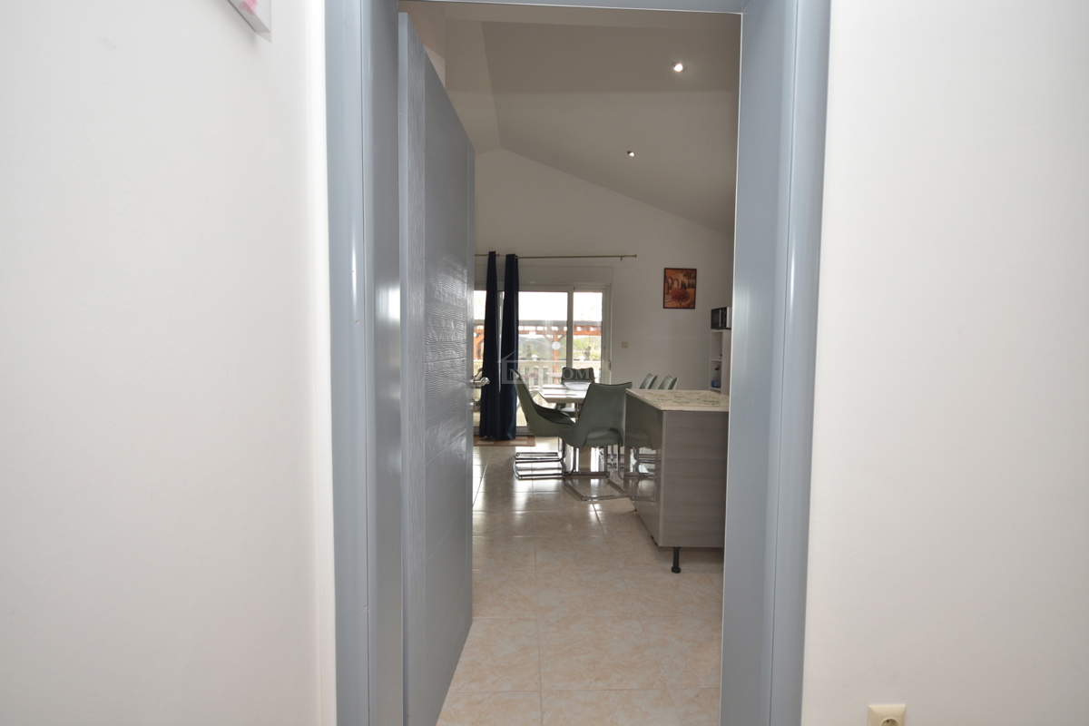 Putičanje - *PRILOŽNOST* posest s hišama, bazenom, urejenim vrtom