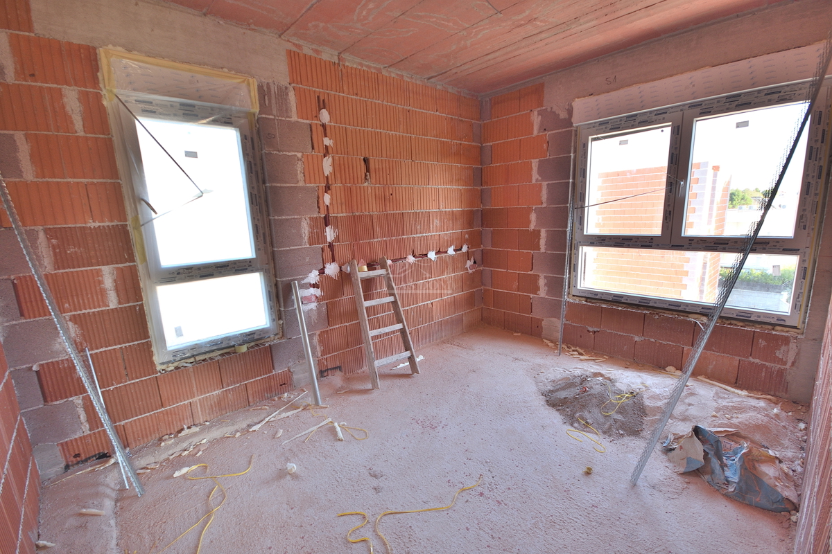 Vodice, SRIMA-** NOVOGRADNJA** S6 Stan s pogledom na morje, 300m od plaže