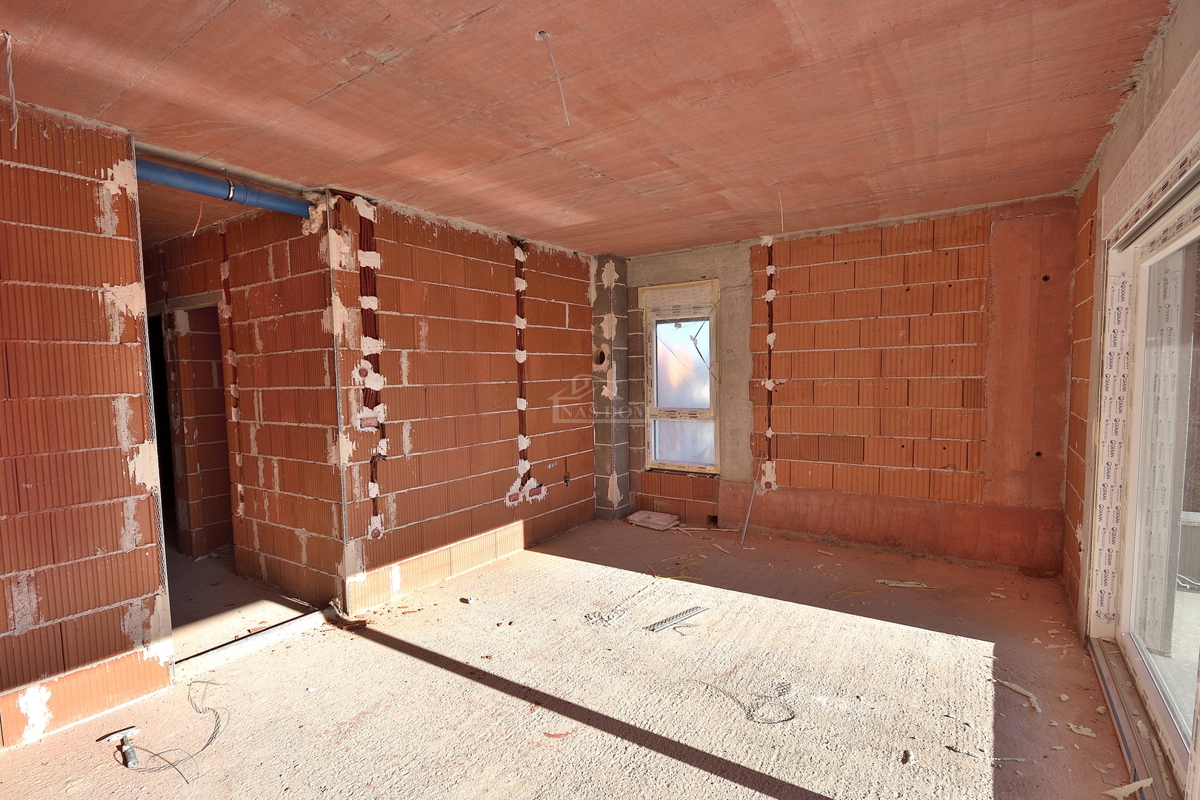 Vodice, SRIMA-** NOVOGRADNJA** S6 Stan s pogledom na morje, 300m od plaže