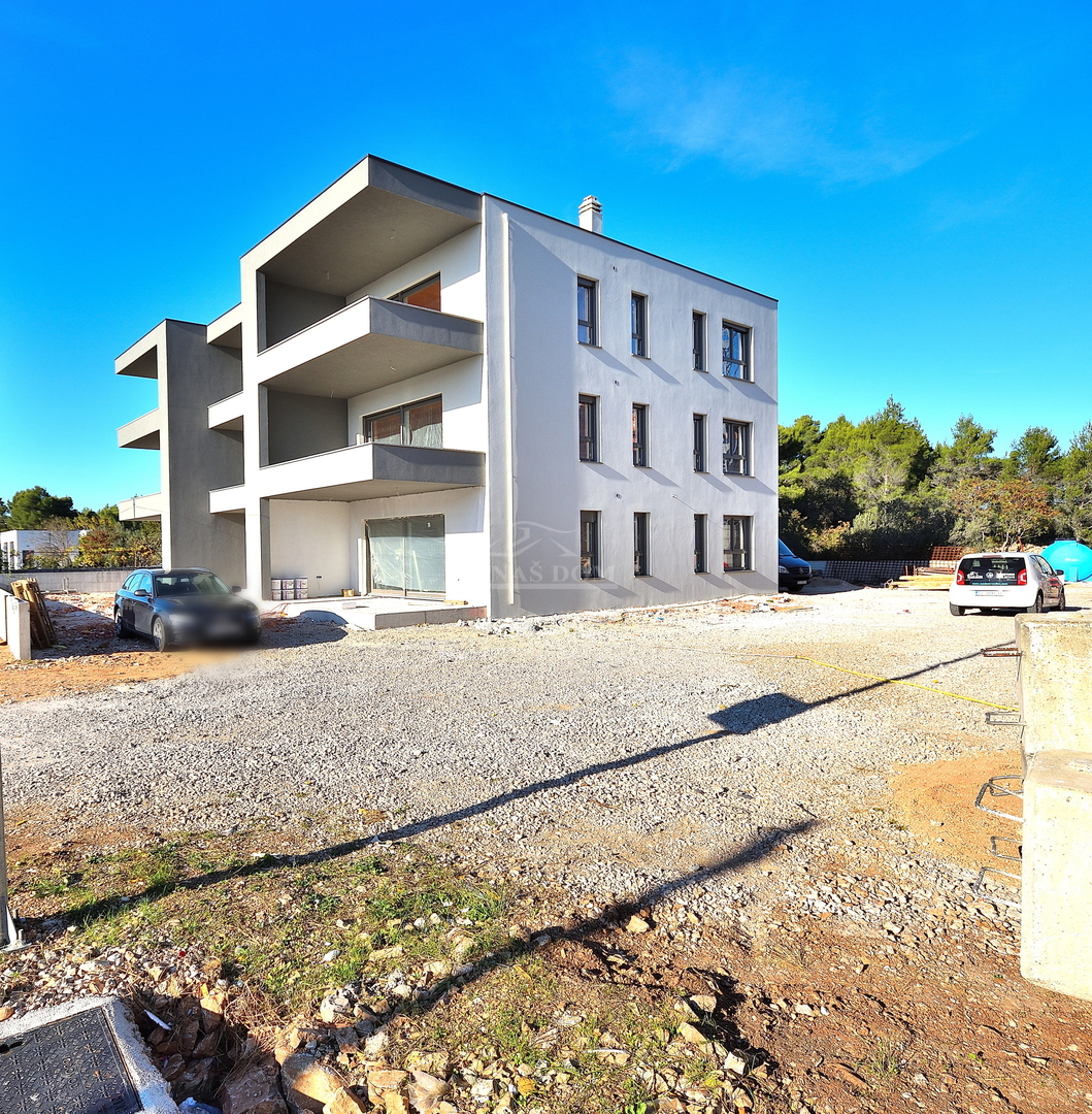 Vodice, SRIMA-** NOVOGRADNJA** S6 Stan s pogledom na morje, 300m od plaže