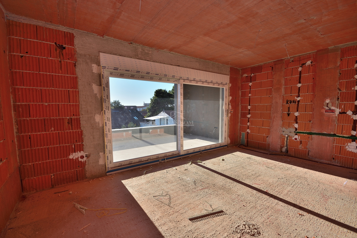 Vodice, SRIMA-** NOVOGRADNJA** S6 Stan s pogledom na morje, 300m od plaže