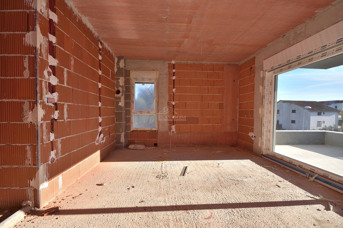 Vodice, SRIMA-** NOVOGRADNJA** S6 Stan s pogledom na morje, 300m od plaže