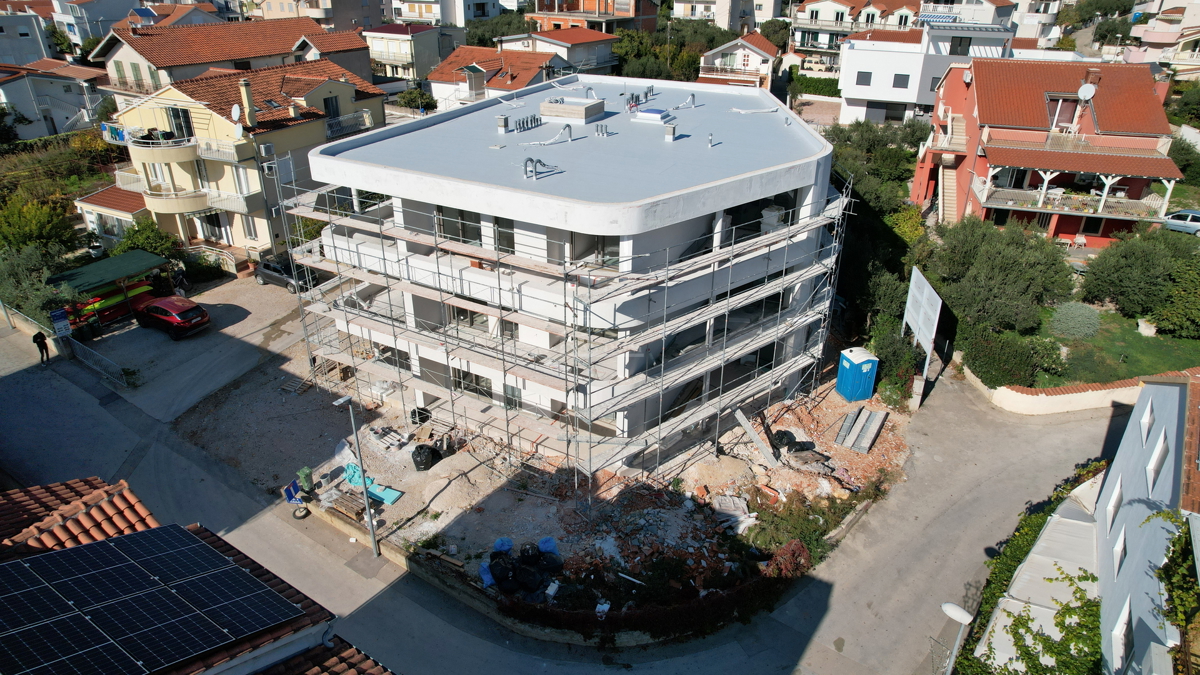 VODICE - LUKSUZNI STANOVANJI V NOVOGRADNJI S HISEM, 50m OD PLAŽE