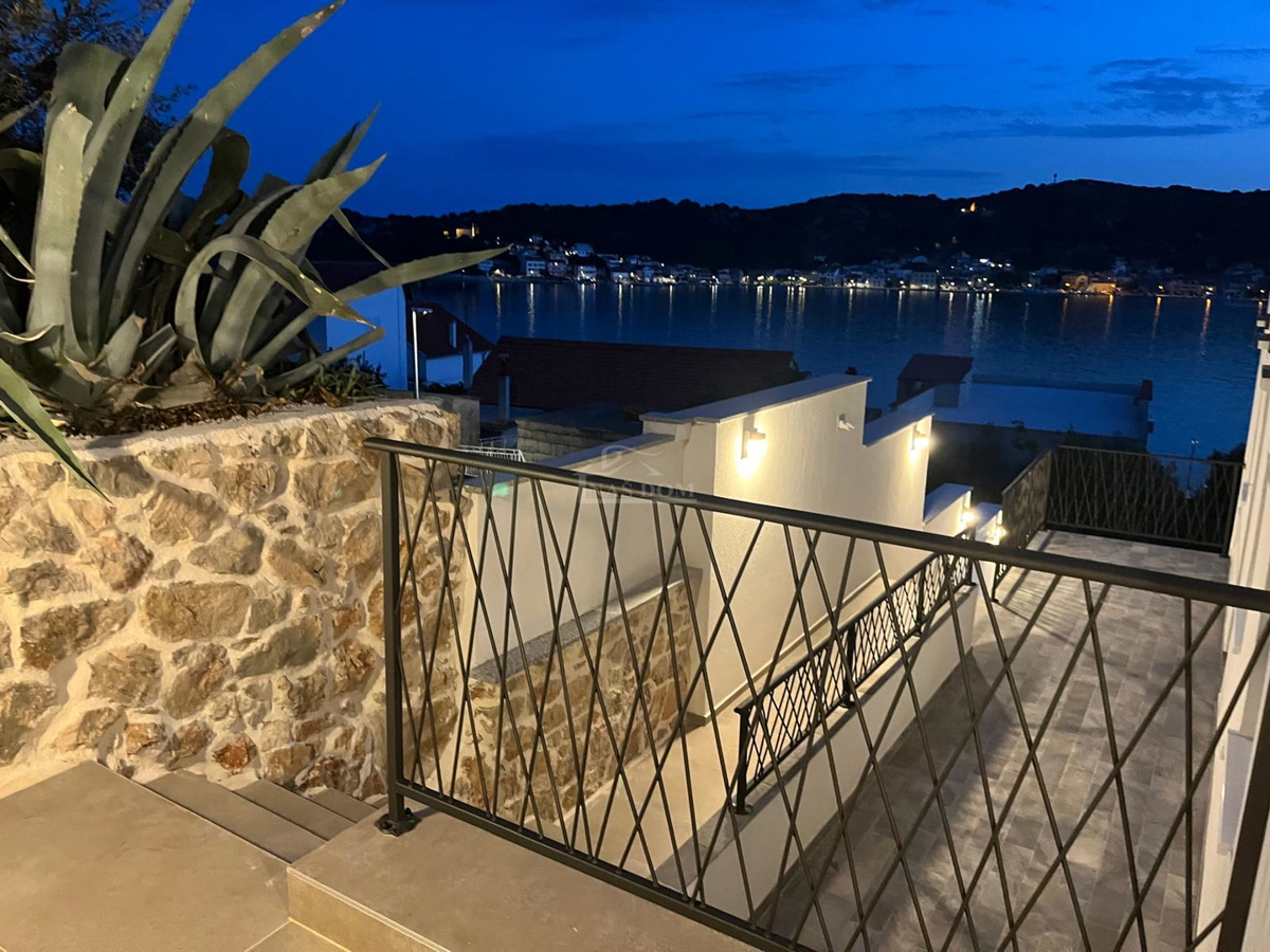 Tisno - *NOVOGRADNJA* S3 dvonadstropno stanovanje, pogled na morje, 50 m od plaže