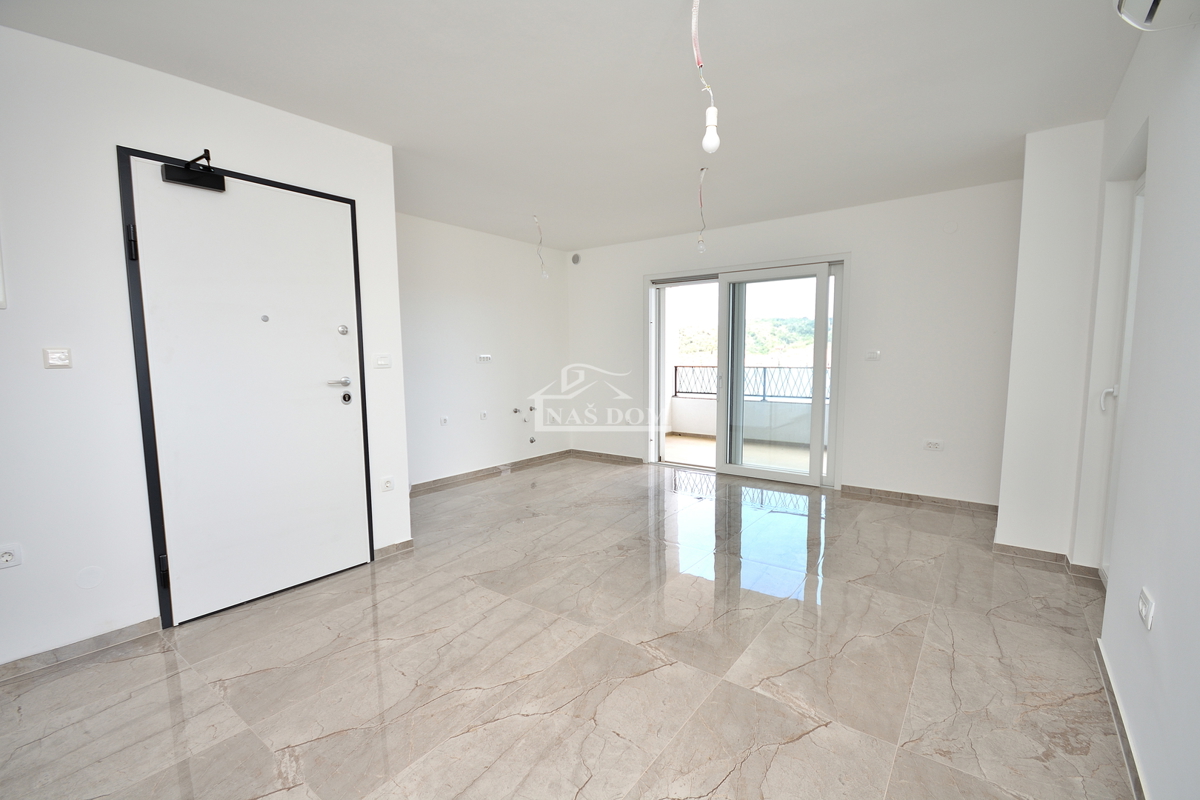 Tisno - *NOVOGRADNJA* S3 dvonadstropno stanovanje, pogled na morje, 50 m od plaže