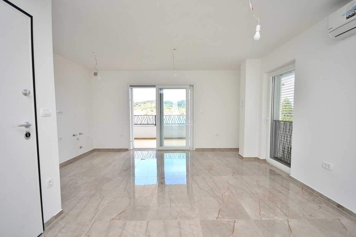 Tisno - *NOVOGRADNJA* S3 dvonadstropno stanovanje, pogled na morje, 50 m od plaže