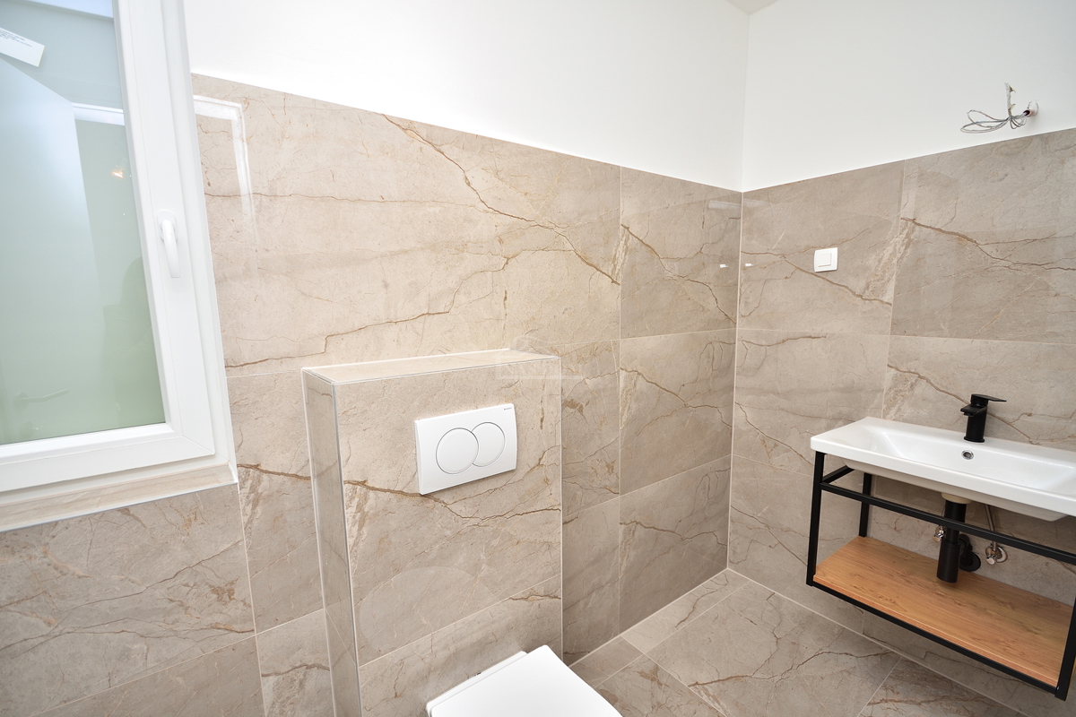 Tisno - *NOVOGRADNJA* S3 dvonadstropno stanovanje, pogled na morje, 50 m od plaže