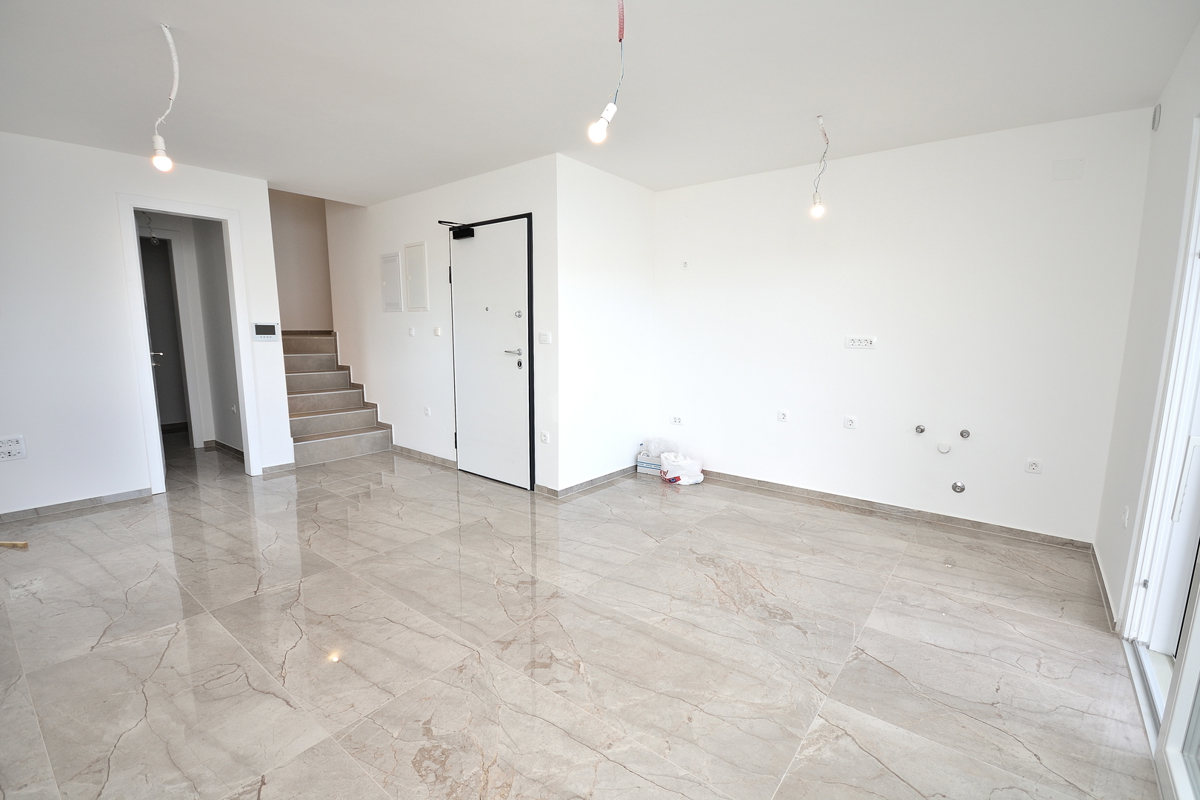 Tisno - *NOVOGRADNJA* S3 dvonadstropno stanovanje, pogled na morje, 50 m od plaže