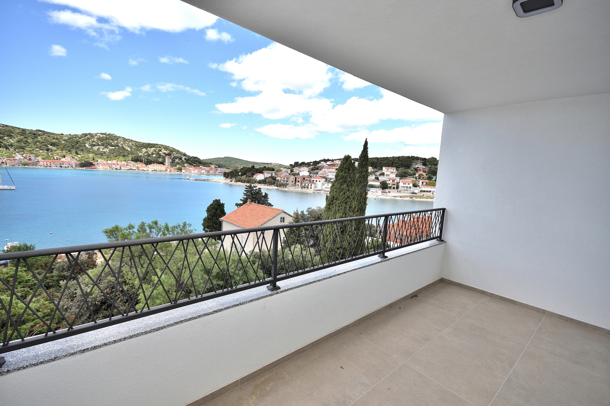 Tisno - *NOVOGRADNJA* dvonadstropno stanovanje, pogled na morje, 50 m od plaže