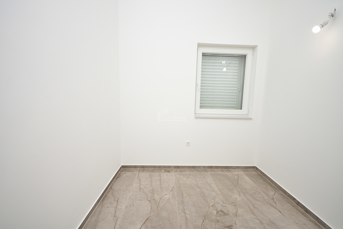 Tisno - *NOVOGRADNJA* S3 dvonadstropno stanovanje, pogled na morje, 50 m od plaže