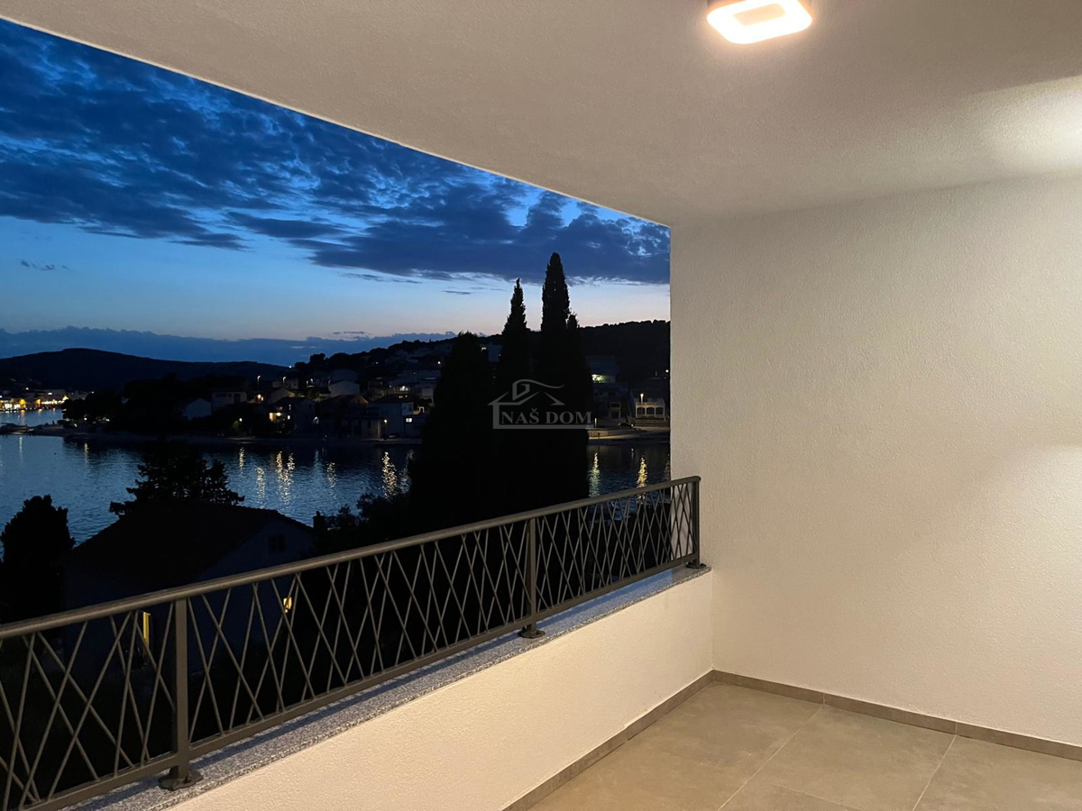 Tisno - *NOVOGRADNJA* S3 dvonadstropno stanovanje, pogled na morje, 50 m od plaže