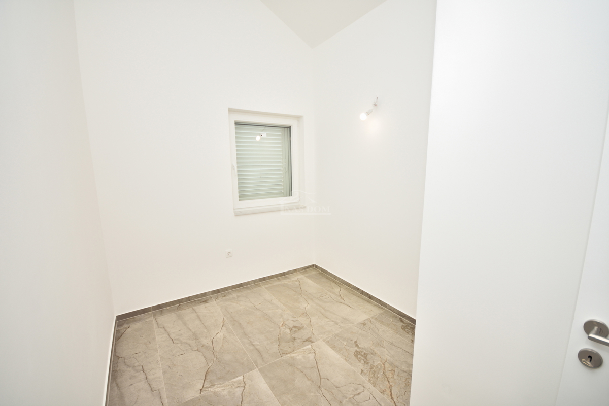 Tisno - *NOVOGRADNJA* S3 dvonadstropno stanovanje, pogled na morje, 50 m od plaže