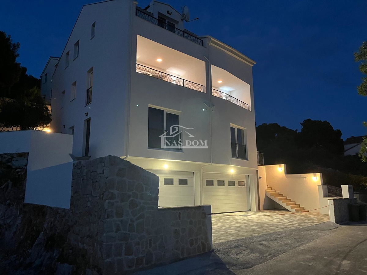 Tisno - *NOVOGRADNJA* S3 dvonadstropno stanovanje, pogled na morje, 50 m od plaže