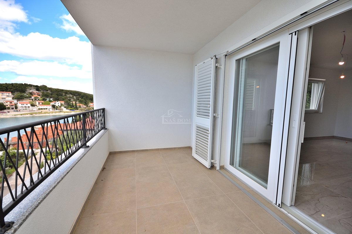 Tisno - *NOVOGRADNJA* S3 dvonadstropno stanovanje, pogled na morje, 50 m od plaže