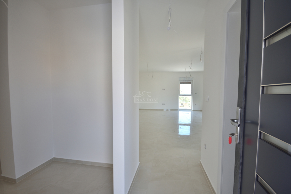 Vodice - Luksuzno stanovanje S2 v prvem nadstropju, odlična lokacija