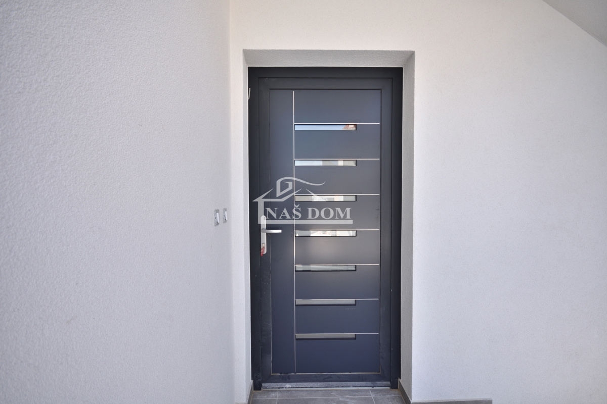 Vodice - Luksuzno stanovanje S2 v prvem nadstropju, odlična lokacija