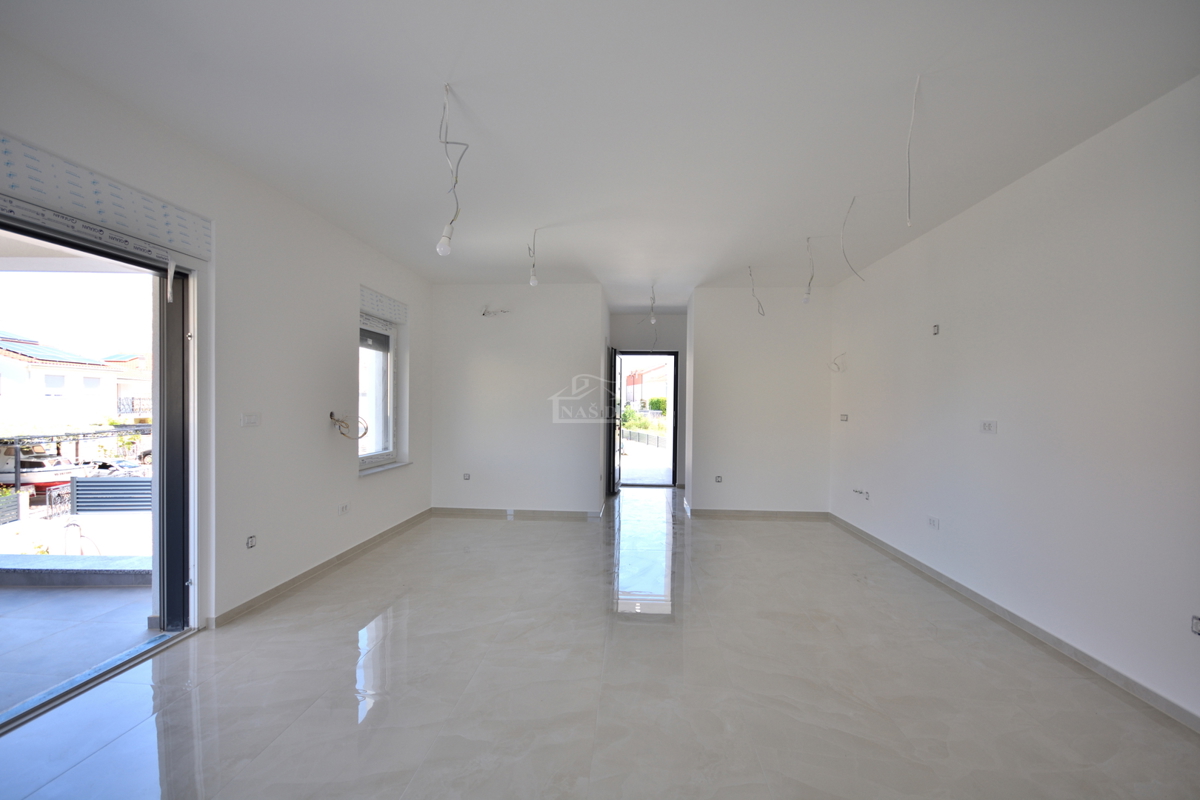 Vodice - Luksuzno stanovanje S2 v prvem nadstropju, odlična lokacija