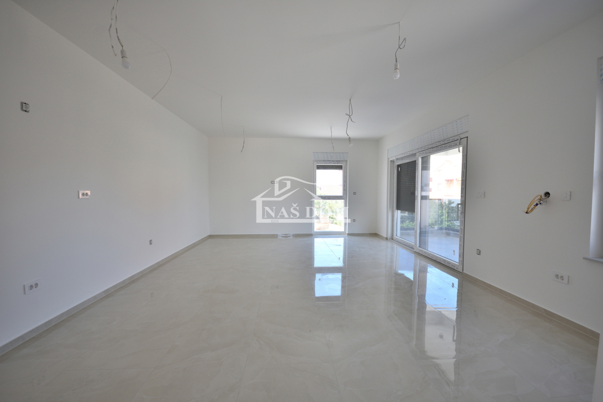 Vodice - Luksuzno stanovanje S2 v prvem nadstropju, odlična lokacija
