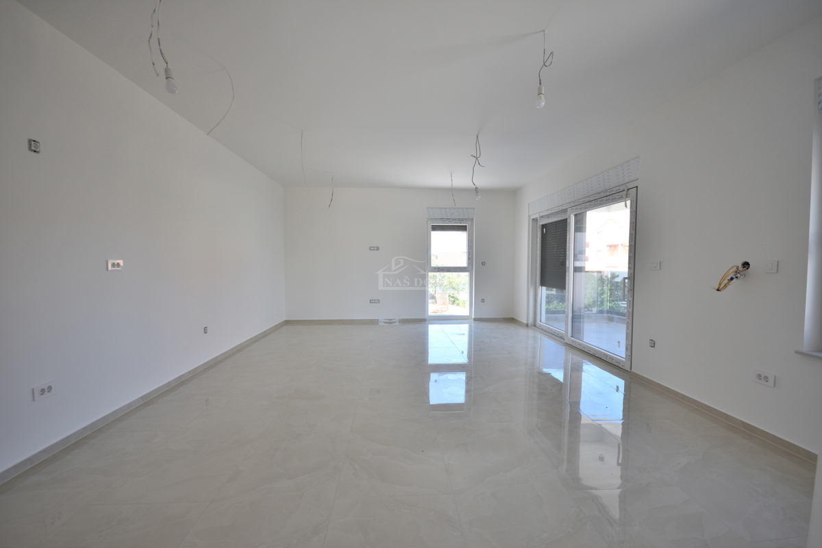 Vodice - Luksuzno stanovanje S2 v prvem nadstropju, odlična lokacija