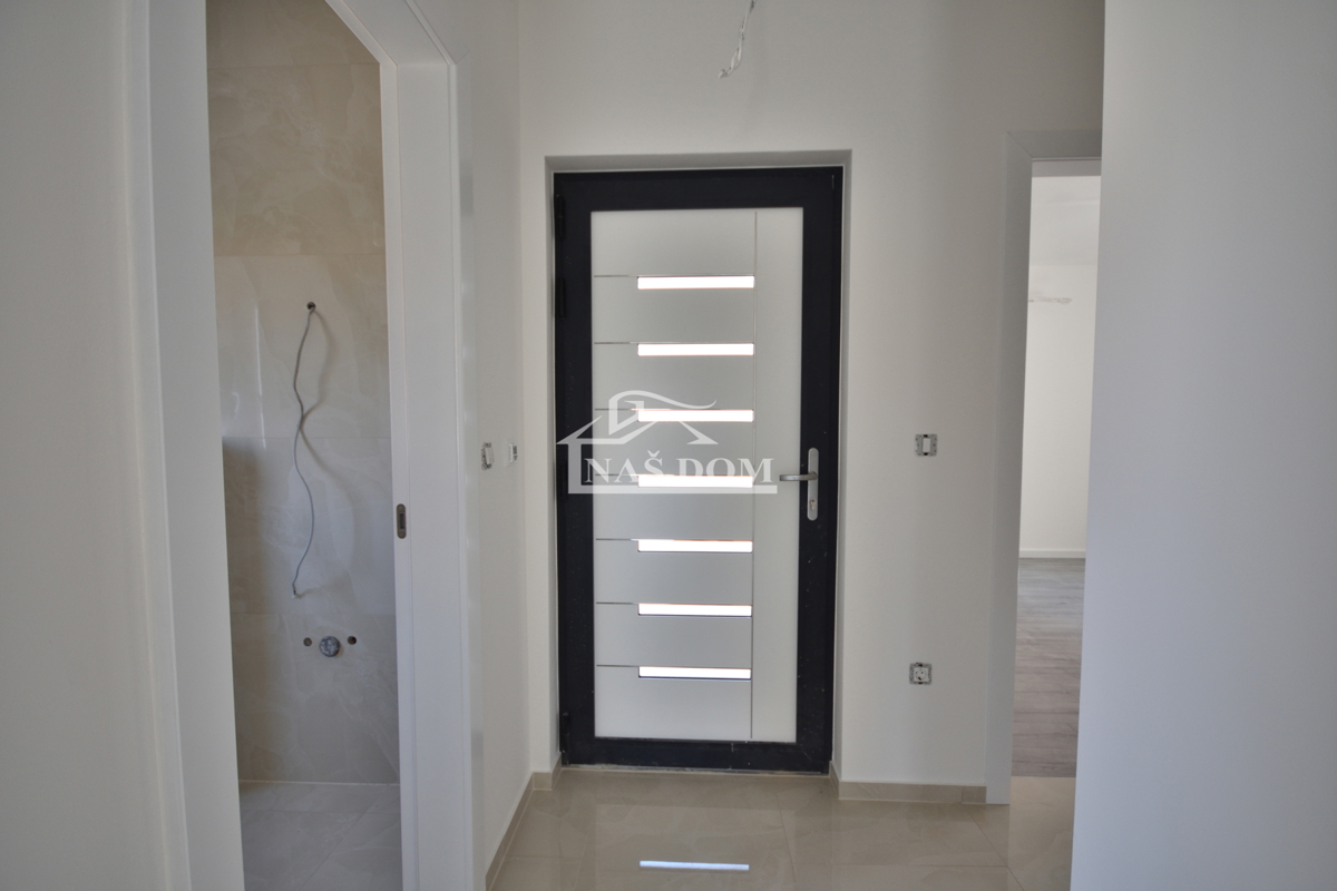 Vodice - Luksuzno stanovanje S2 v prvem nadstropju, odlična lokacija