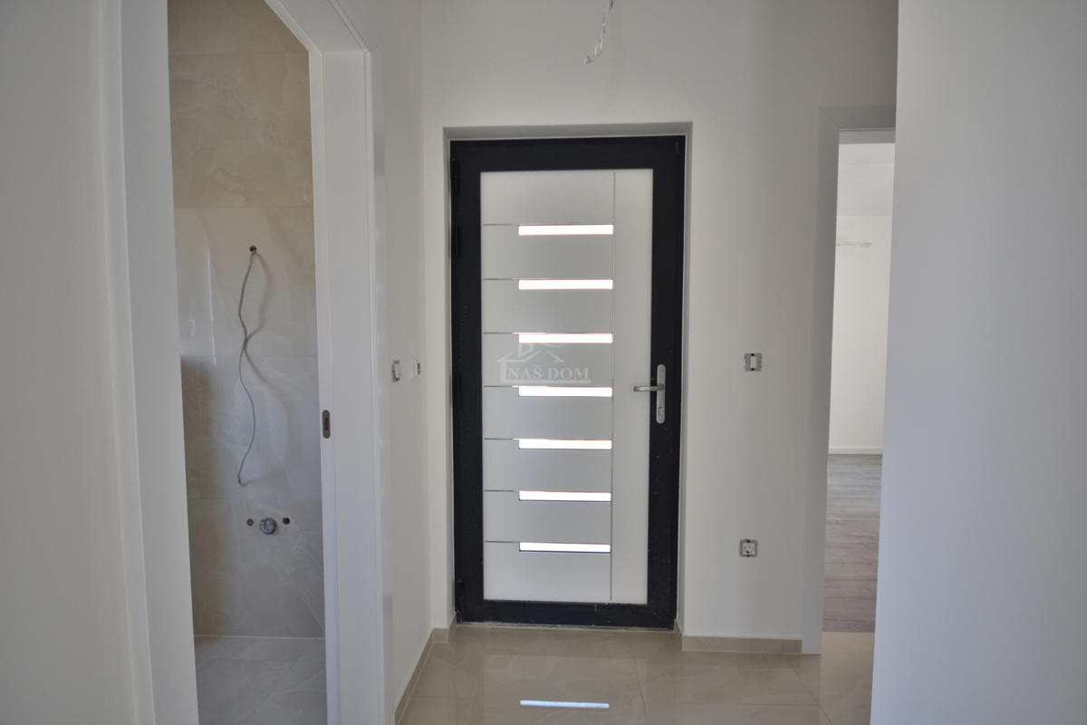 Vodice - Luksuzno stanovanje S2 v prvem nadstropju, odlična lokacija