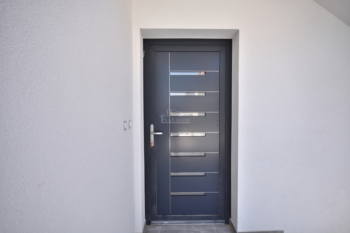 Vodice - Luksuzno stanovanje S2 v prvem nadstropju, odlična lokacija