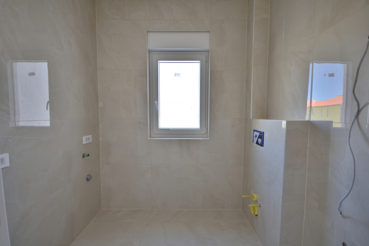 Vodice - Luksuzno stanovanje S2 v prvem nadstropju, odlična lokacija