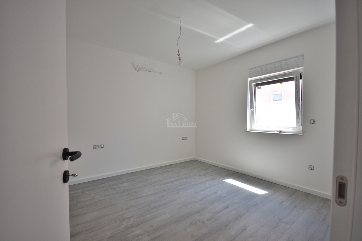 Vodice - Luksuzno stanovanje S2 v prvem nadstropju, odlična lokacija