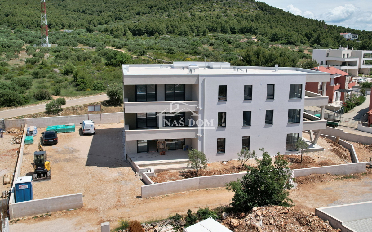 Tribunj - *NOVOGRADNJA* S1 stanovanje z vrtom 400 m od plaže