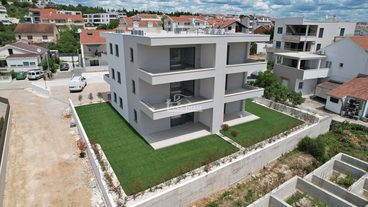 Vodice - Stanovanje S5 v drugem nadstropju s pogledom na morje, 300 m od plaže