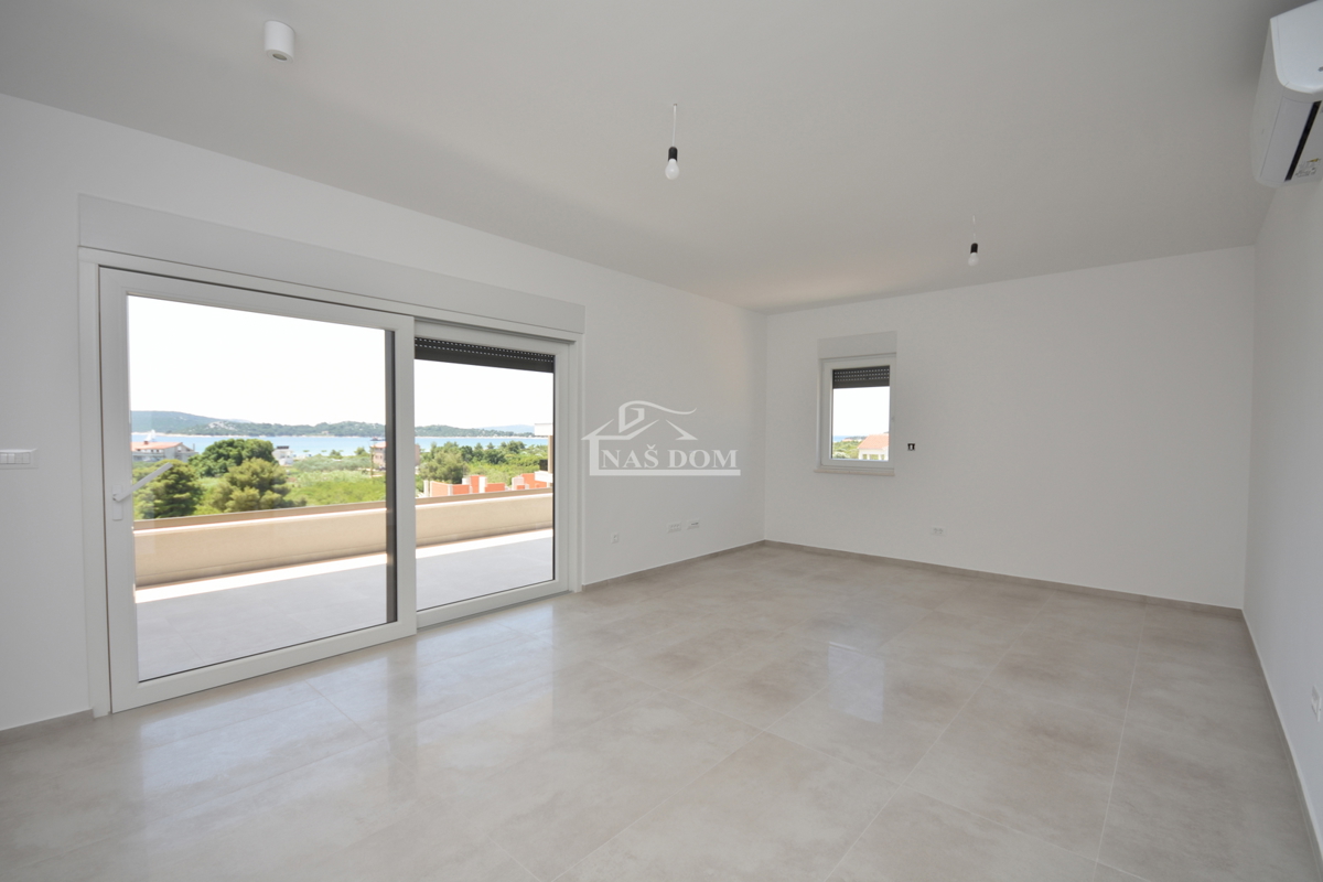 Vodice - Stanovanje S5 v drugem nadstropju s pogledom na morje, 300 m od plaže