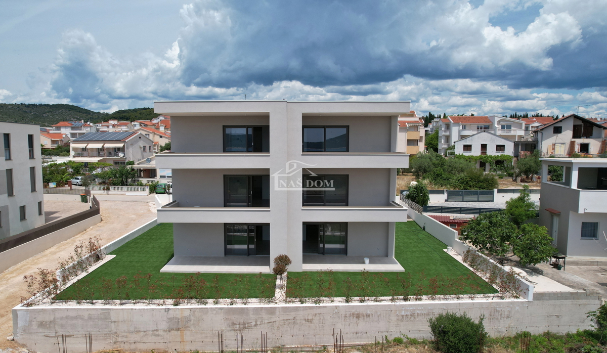 Vodice - Stanovanje S5 v drugem nadstropju s pogledom na morje, 300 m od plaže