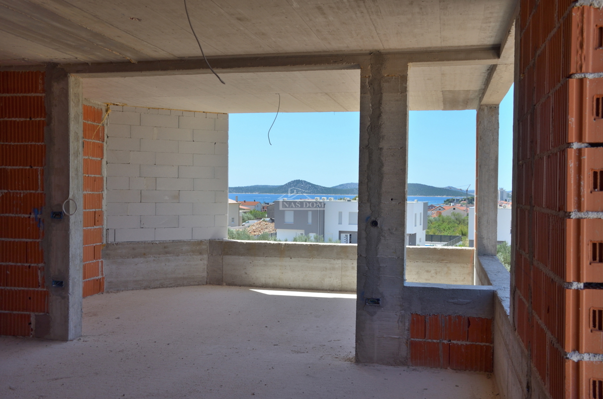 PRILOŽNOST - Luksuzno stanovanje S3 v Vodicah – 1. nadstropje, pogled na morje